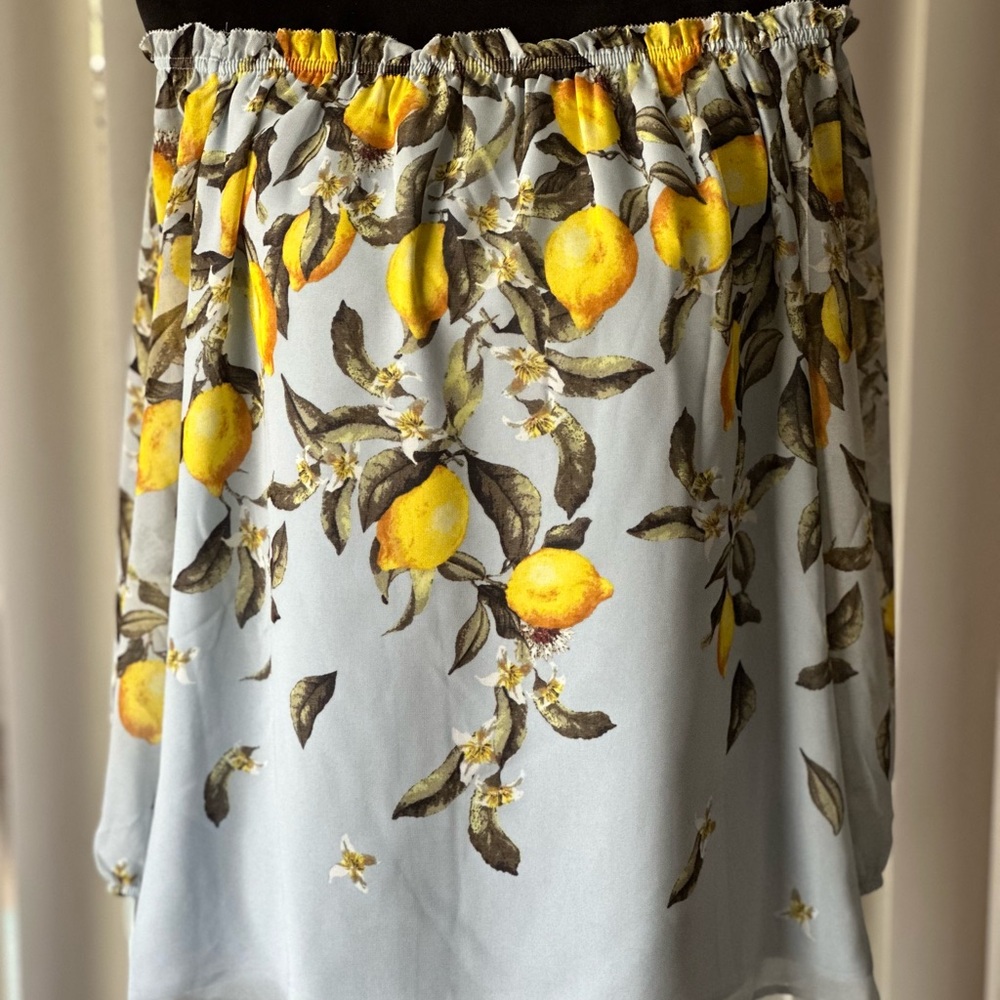 Women’s White House Black Market Off the Shoulder Lemon Top size M